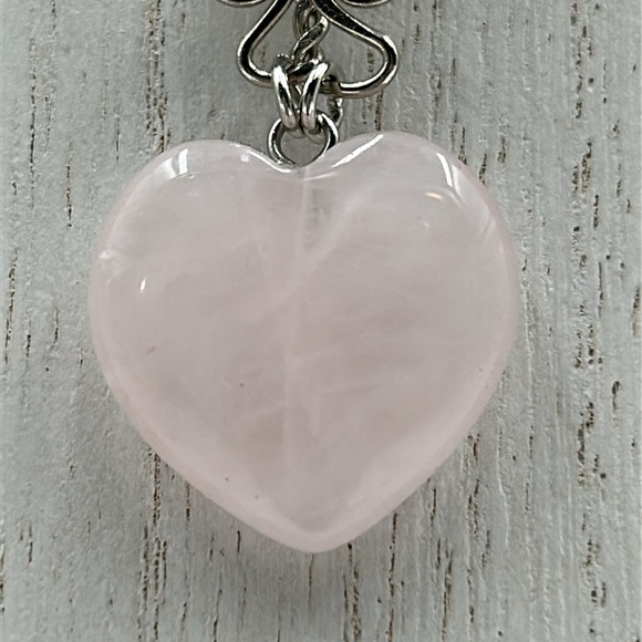 2029- Bird Holding A Pink Rose Quartz Heart Handmade Necklace NWT - Picture 5 of 7